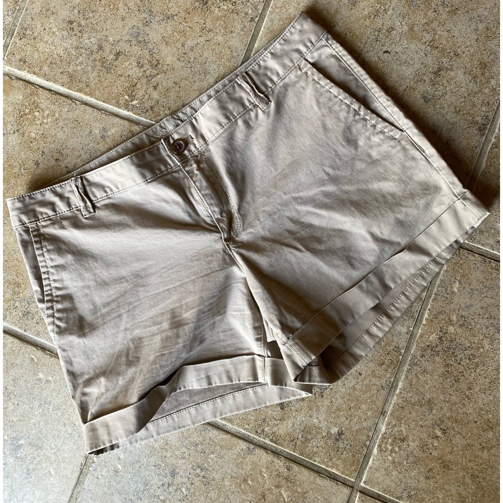 Banana Republic - Woman’s (City Chinos) tan color shorts
Size: 10